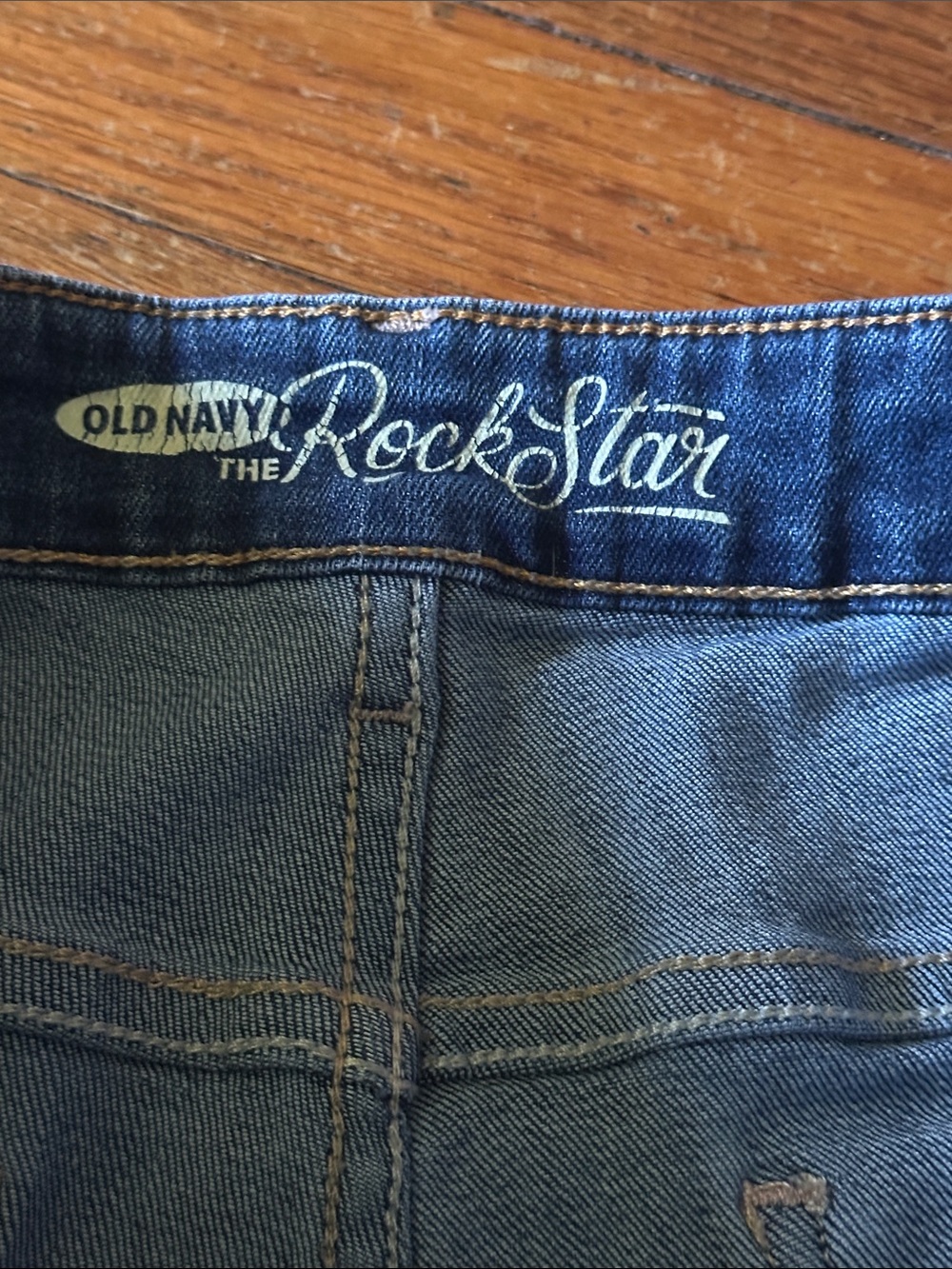 Old Navy Rock Star Stretchy Denim Bermuda Shorts, Sz 14 - Picture 2 of 5